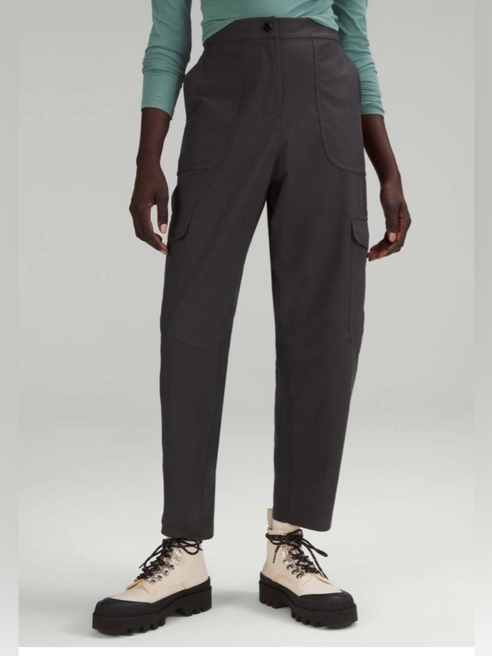 Lululemon Light Utilitech Cargo Pocket High-Rise Pant
Graphite Grey size 24